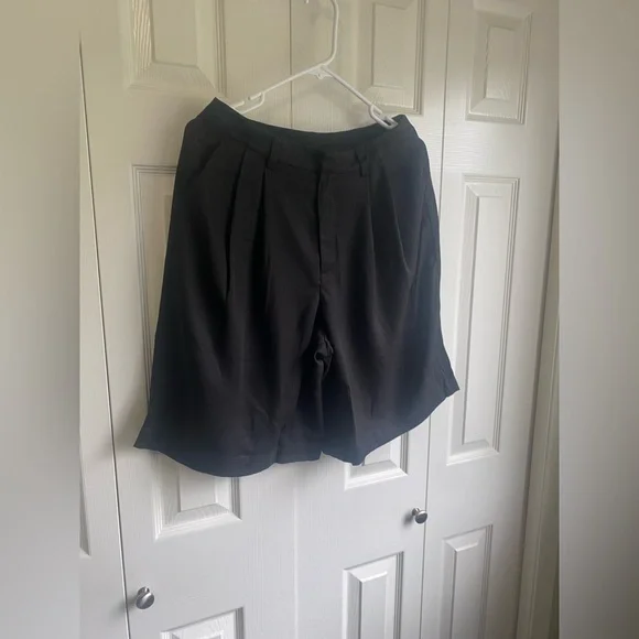 New Reformation Drew Low Rise Short - Picture 5 of 11